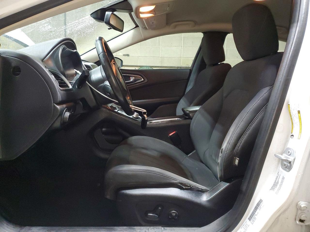 2016 CHRYSLER 200