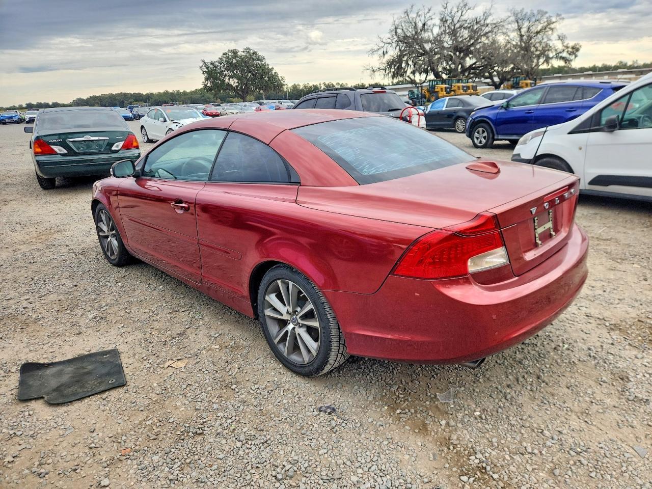 2011 VOLVO C70