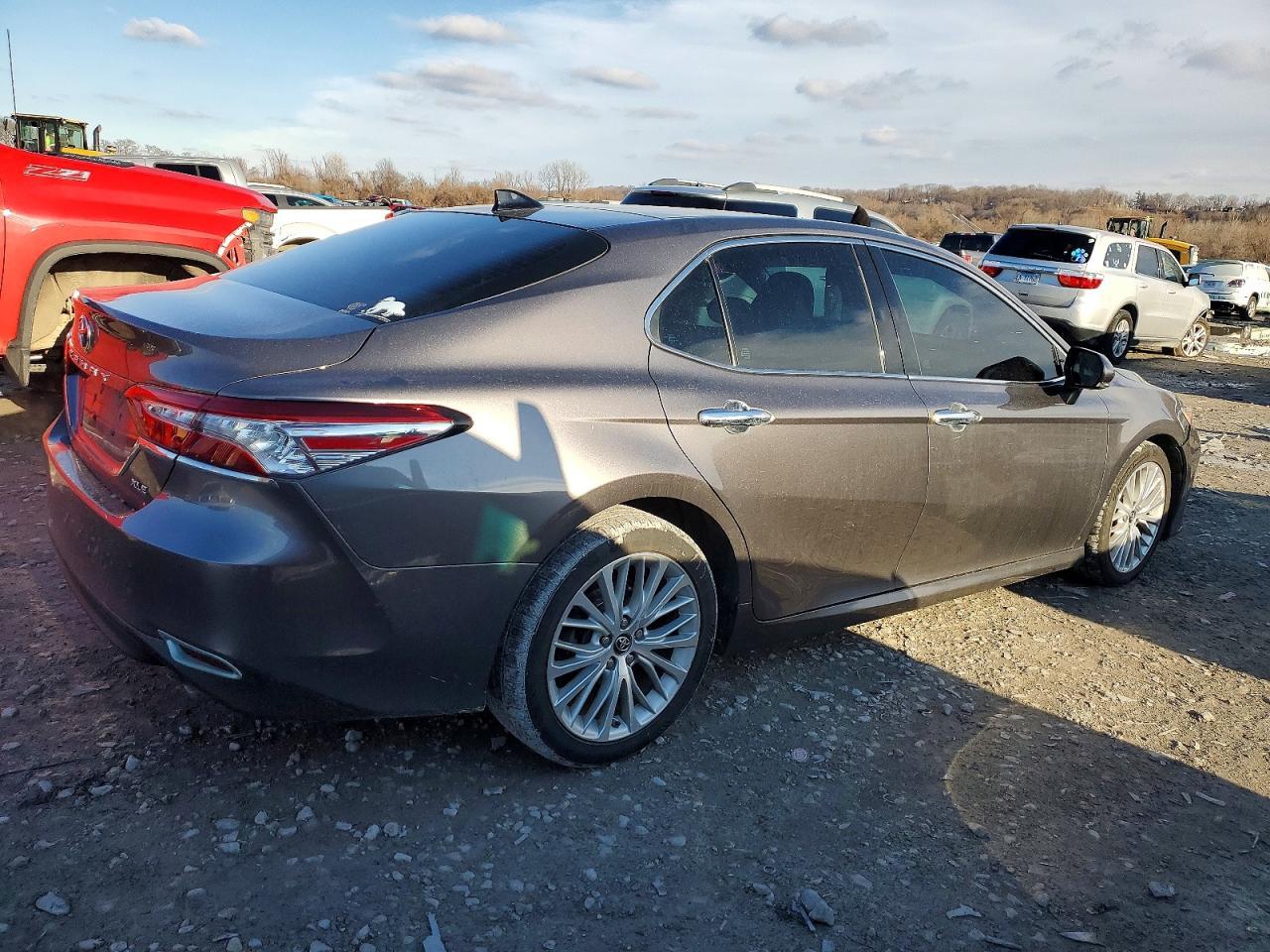 2018 TOYOTA CAMRY
