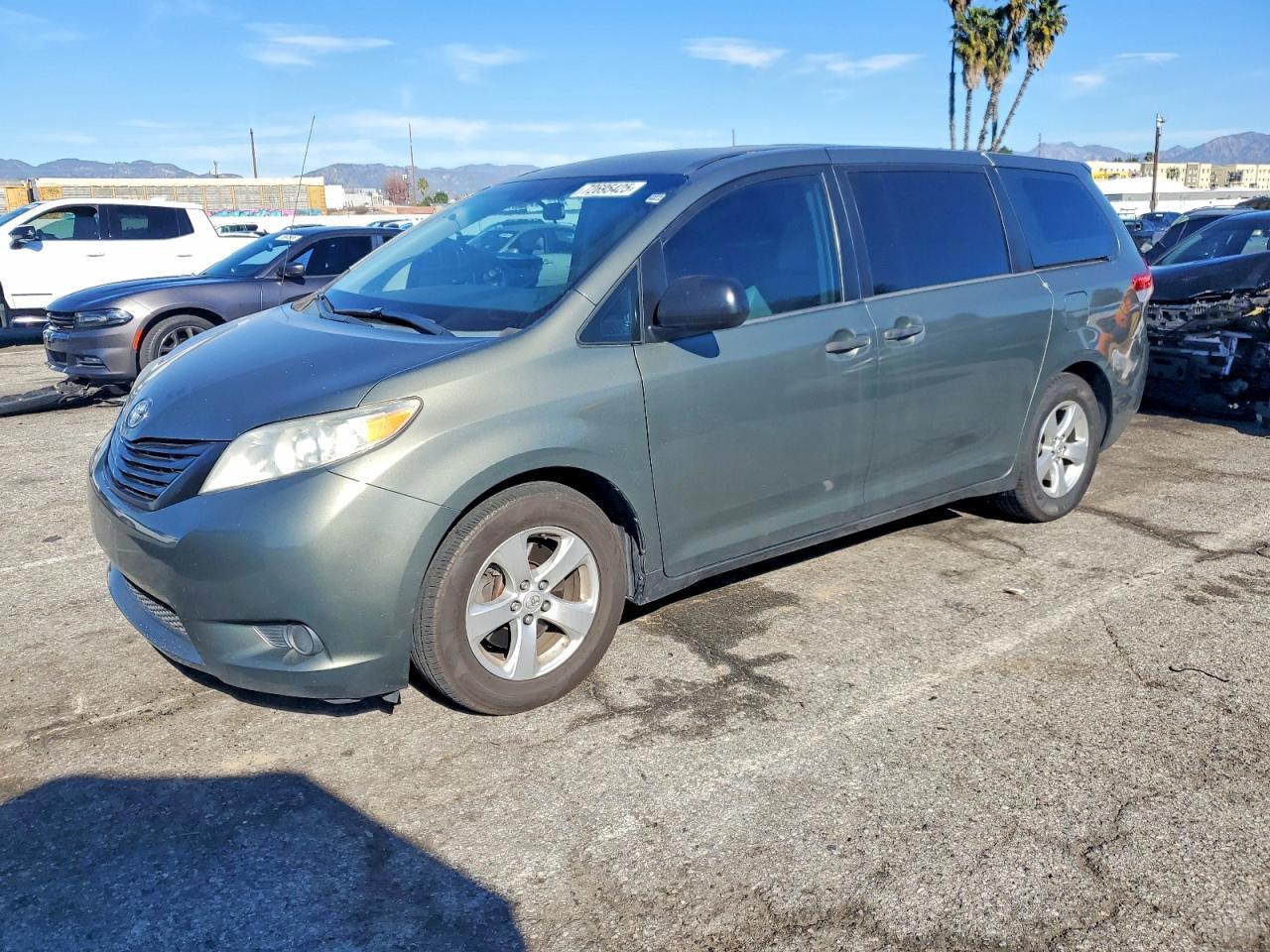 2013 TOYOTA SIENNA