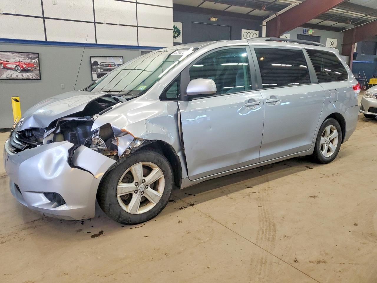 2012 TOYOTA SIENNA