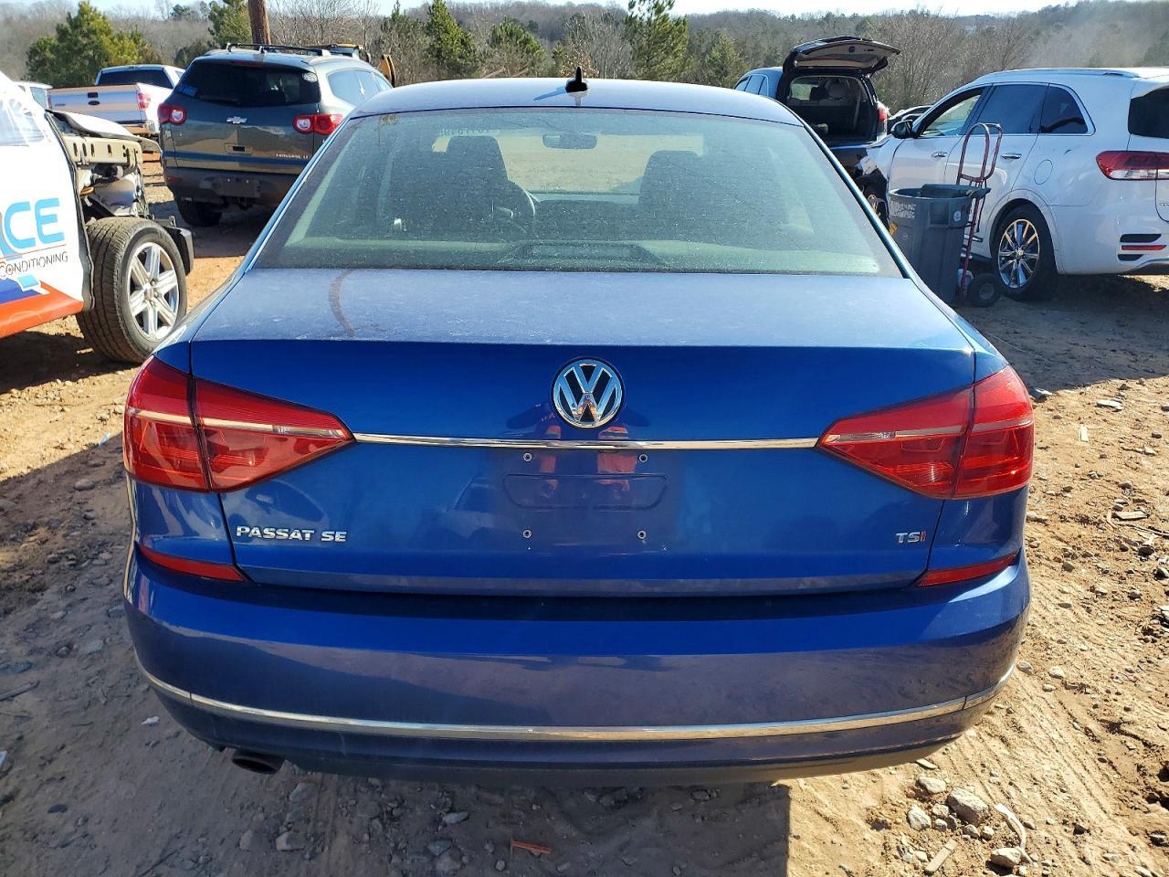 2016 VOLKSWAGEN Passat