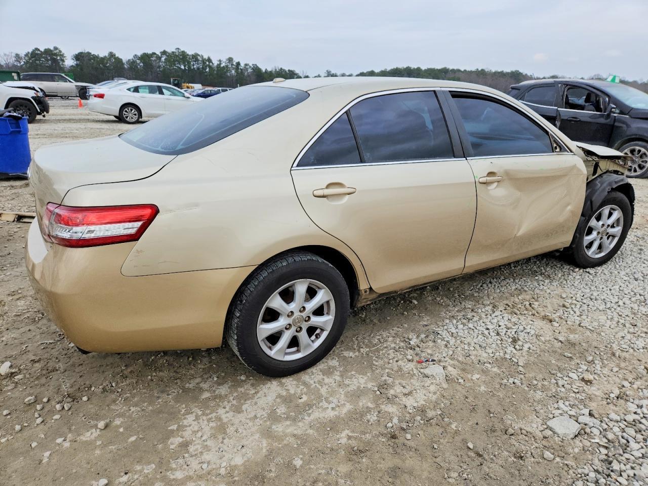 2011 TOYOTA CAMRY