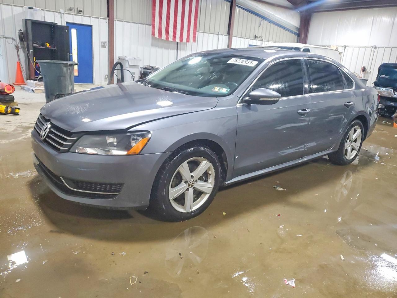 2012 VOLKSWAGEN Passat