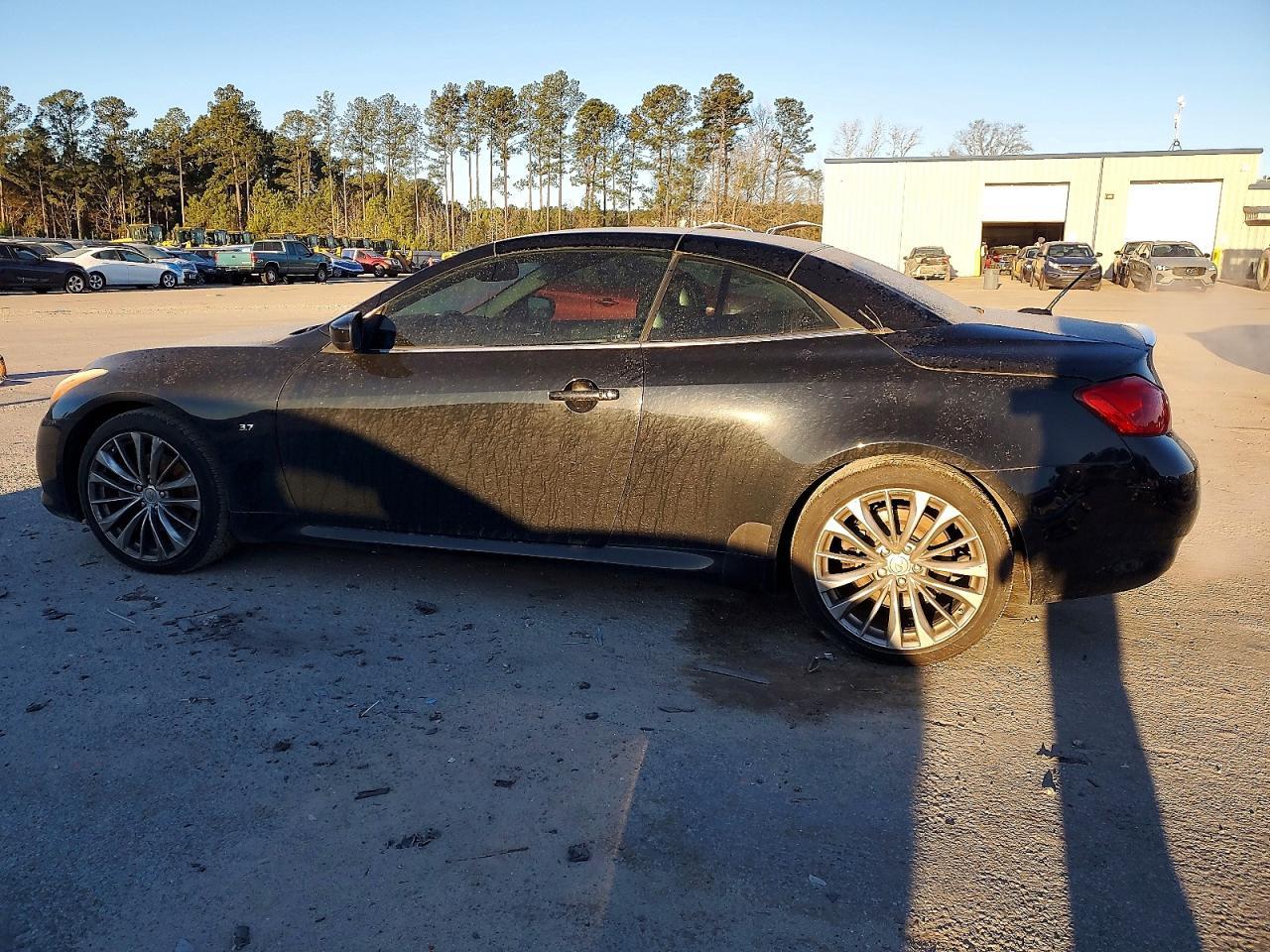 2015 INFINITI Q60