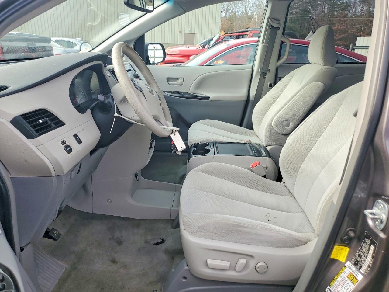 2012 TOYOTA SIENNA