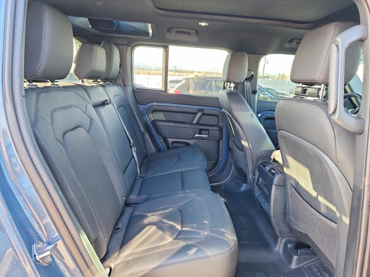 2025 LAND ROVER Defender