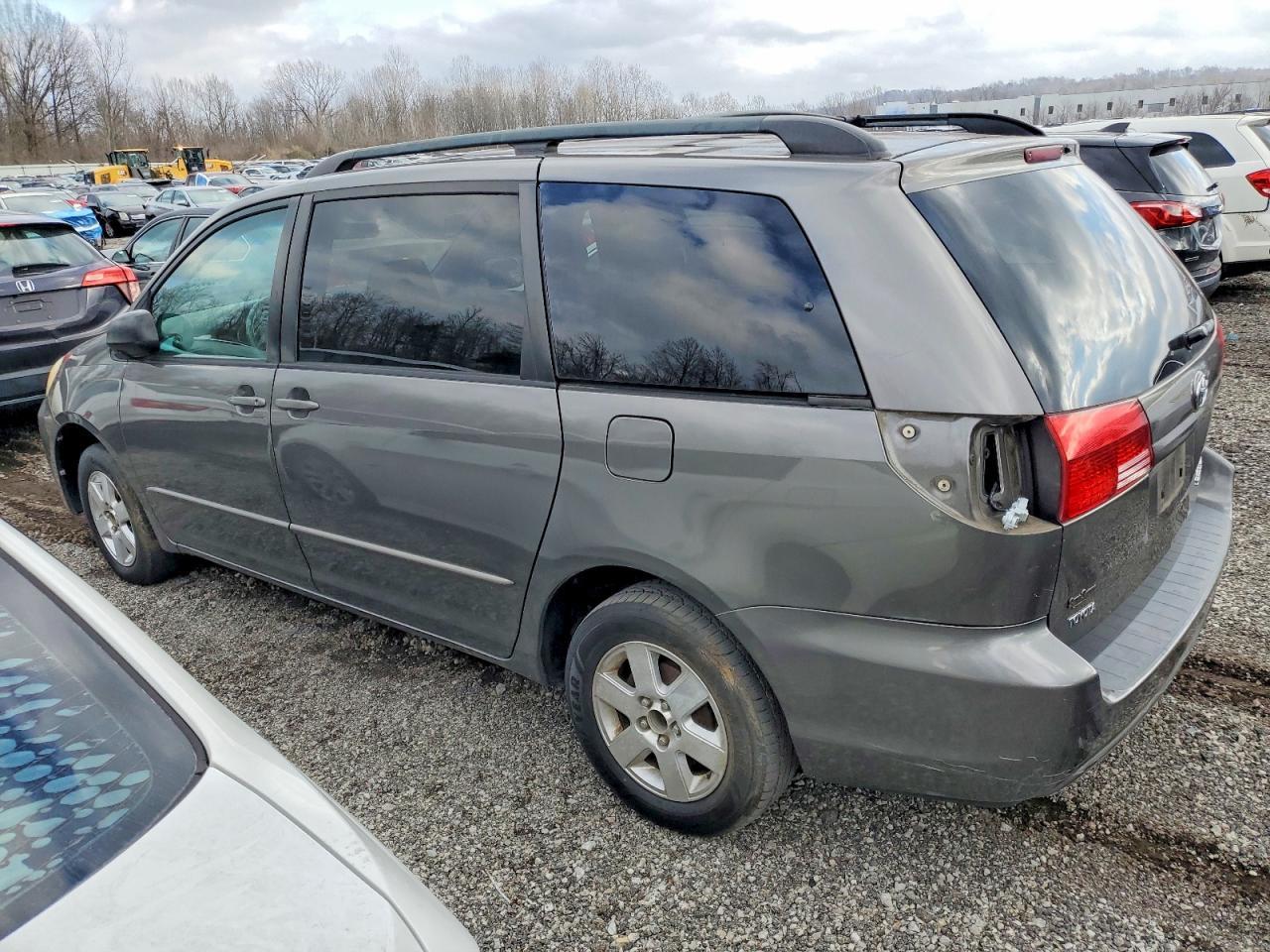 2004 TOYOTA SIENNA