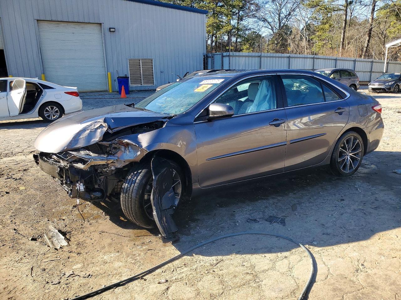 2016 TOYOTA CAMRY