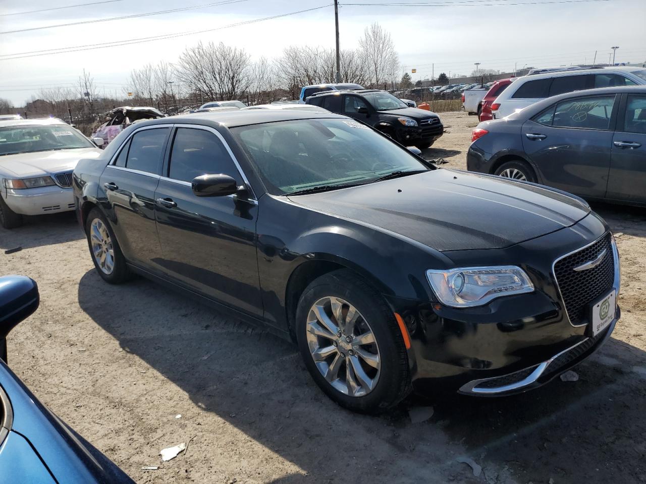 2019 CHRYSLER 300