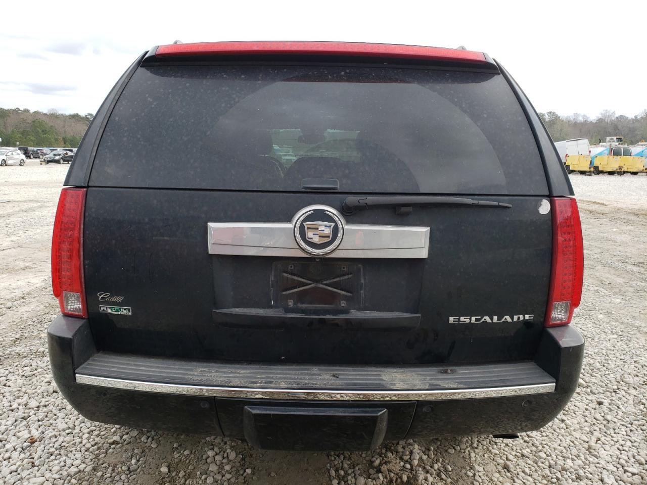 2011 CADILLAC ESCALADE