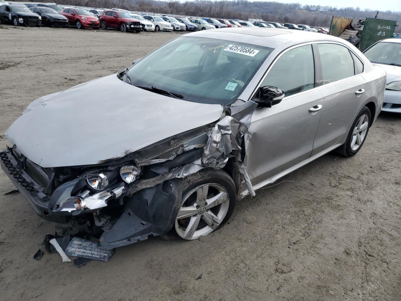 2013 VOLKSWAGEN Passat