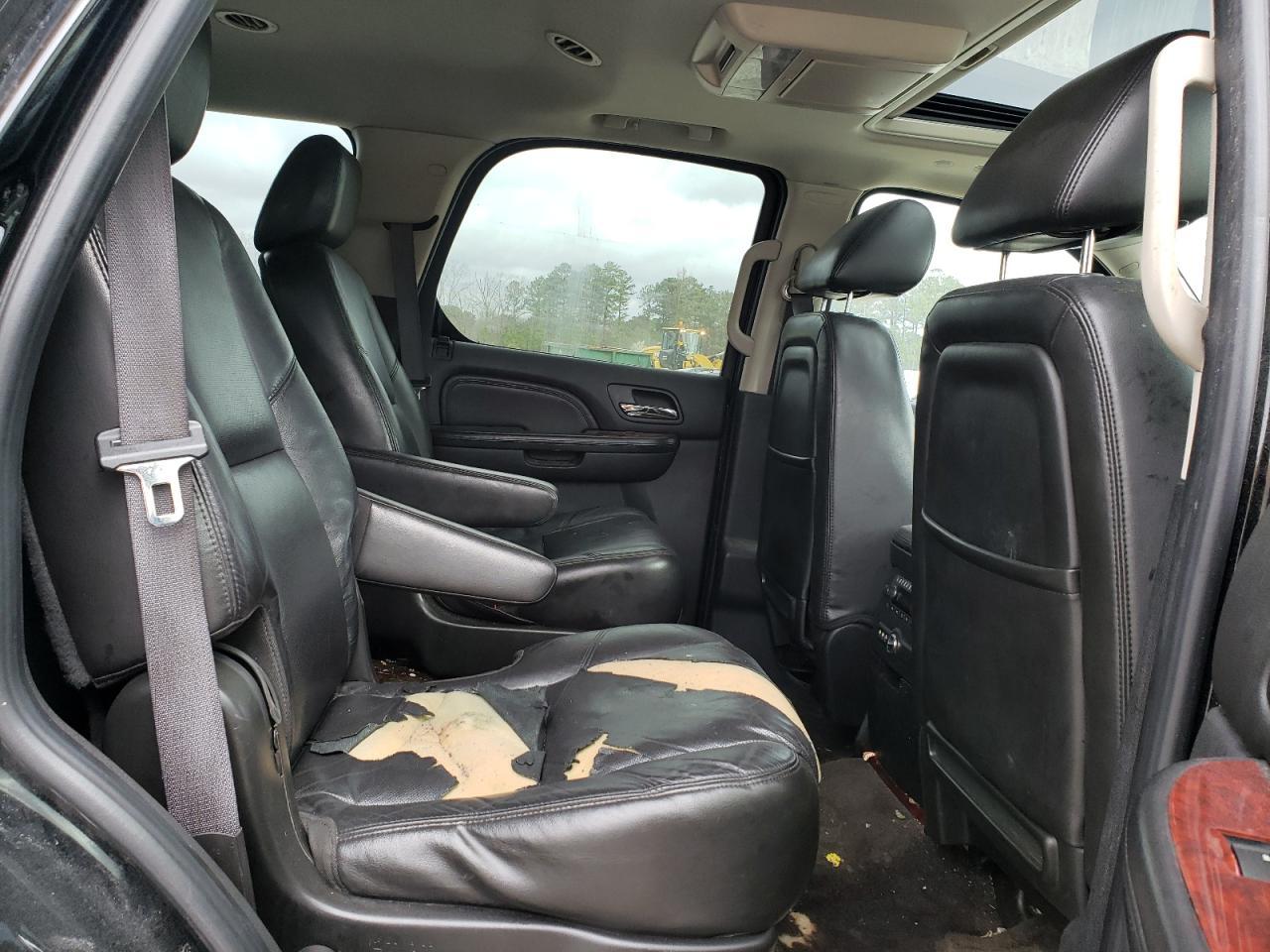 2011 CADILLAC ESCALADE
