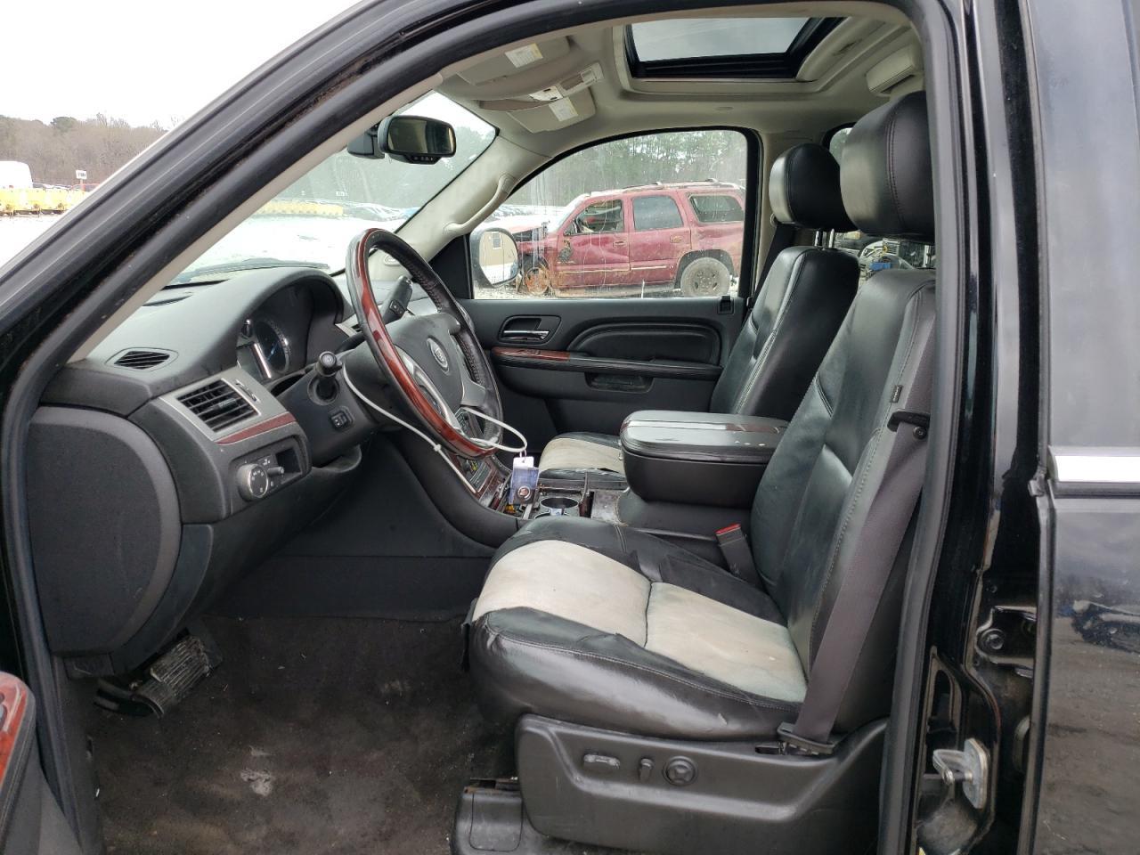 2011 CADILLAC ESCALADE