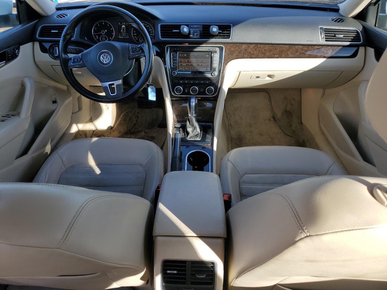 2015 VOLKSWAGEN Passat