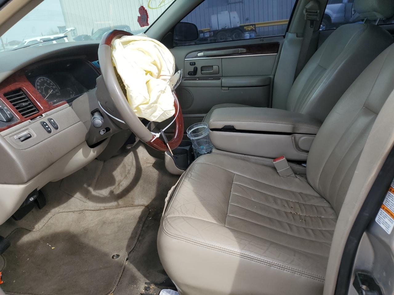 2003 LINCOLN Town Car