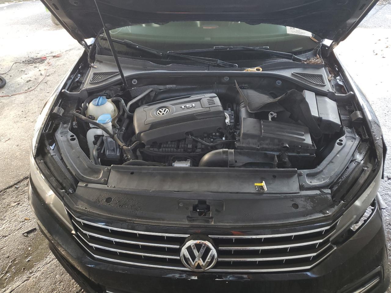 2016 VOLKSWAGEN Passat