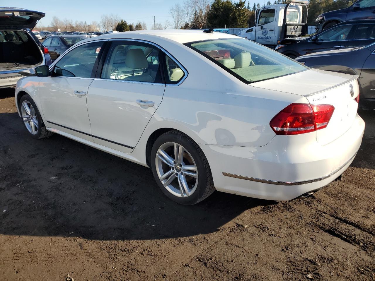 2015 VOLKSWAGEN Passat