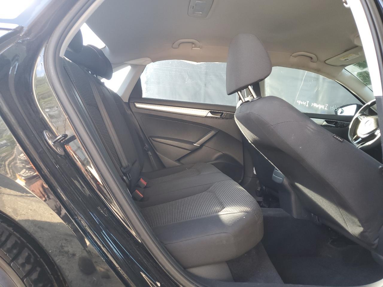 2016 VOLKSWAGEN Passat