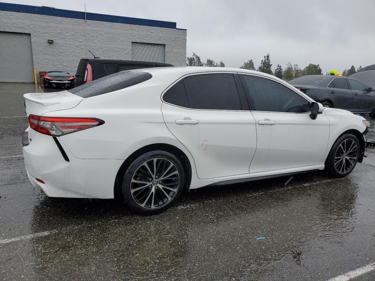 2018 TOYOTA CAMRY