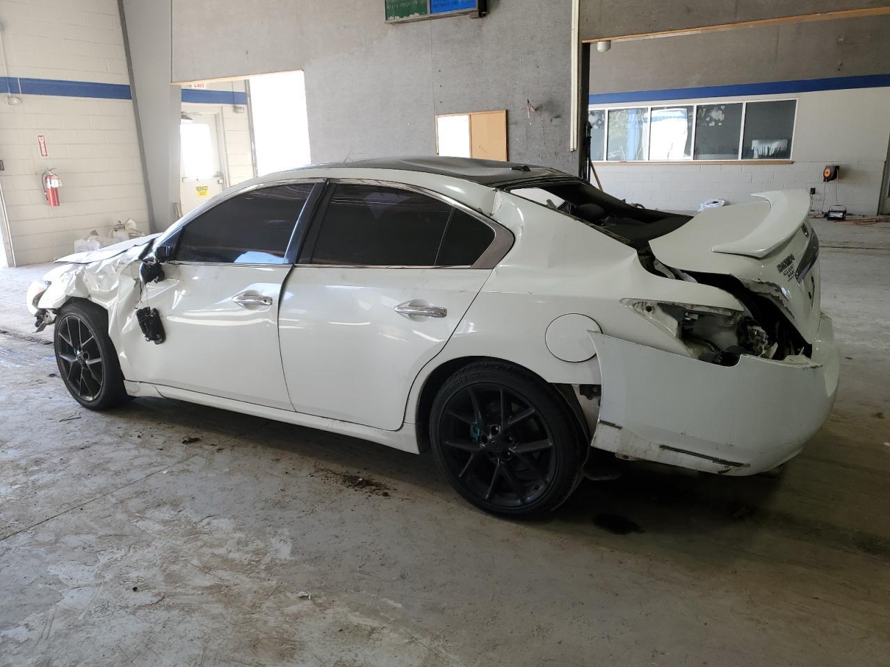 2010 NISSAN Maxima