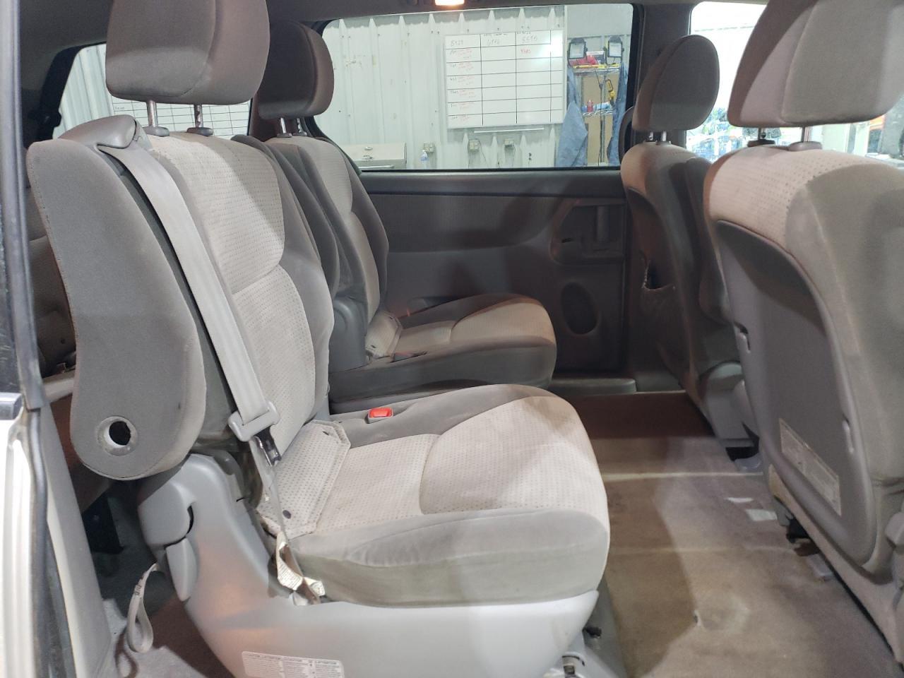 2009 TOYOTA SIENNA