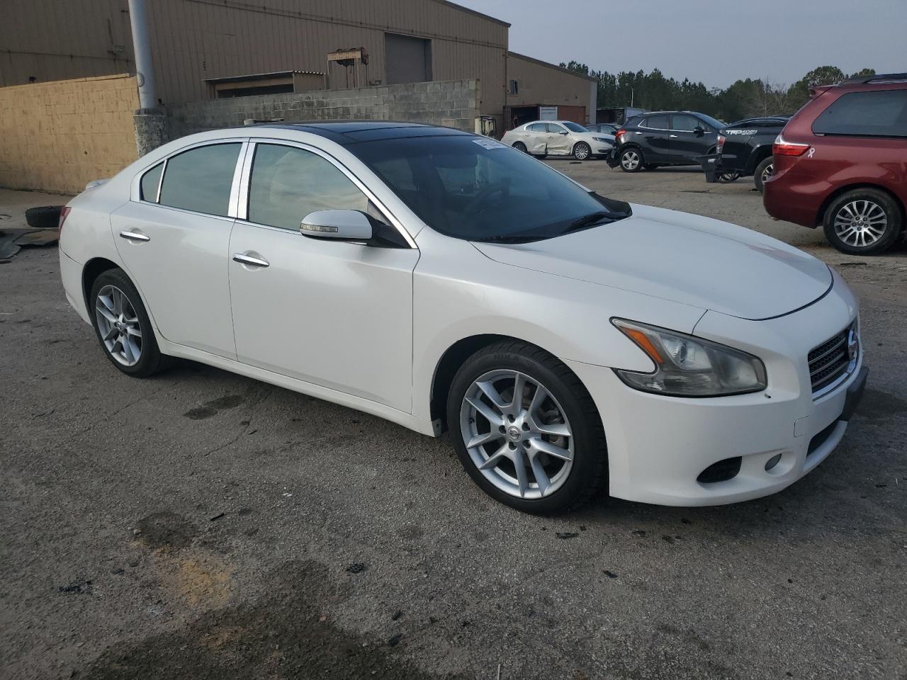 2010 NISSAN Maxima