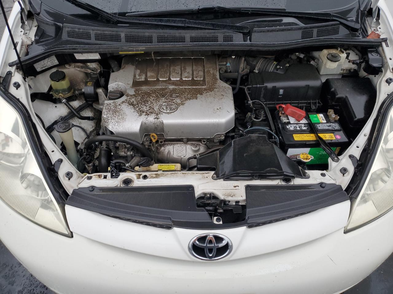 2010 TOYOTA SIENNA