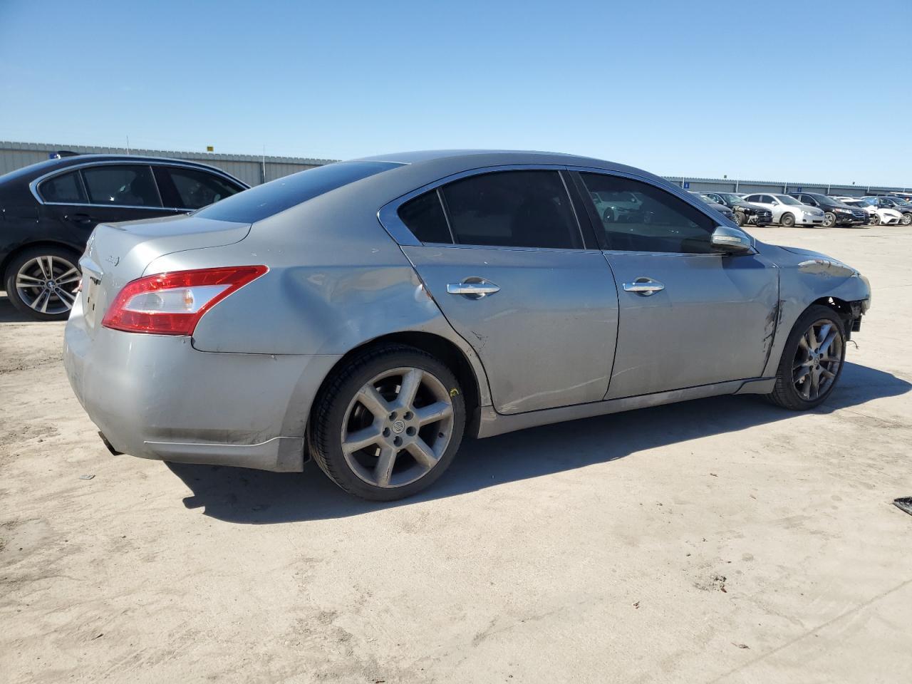 2009 NISSAN Maxima