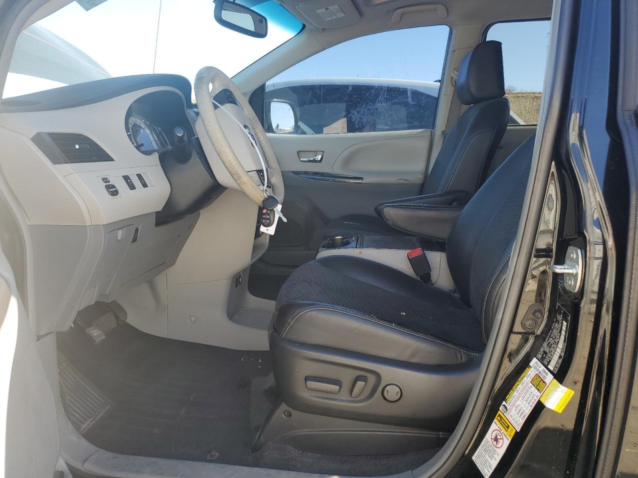 2013 TOYOTA SIENNA