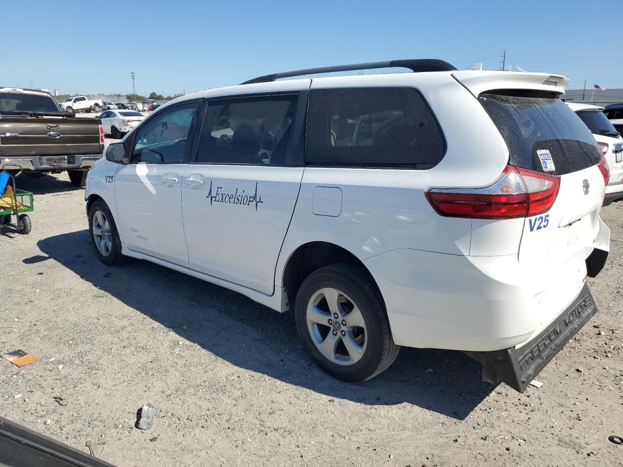 2018 TOYOTA SIENNA