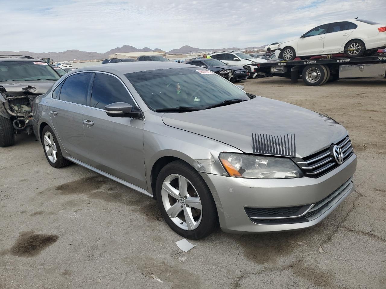 2013 VOLKSWAGEN Passat
