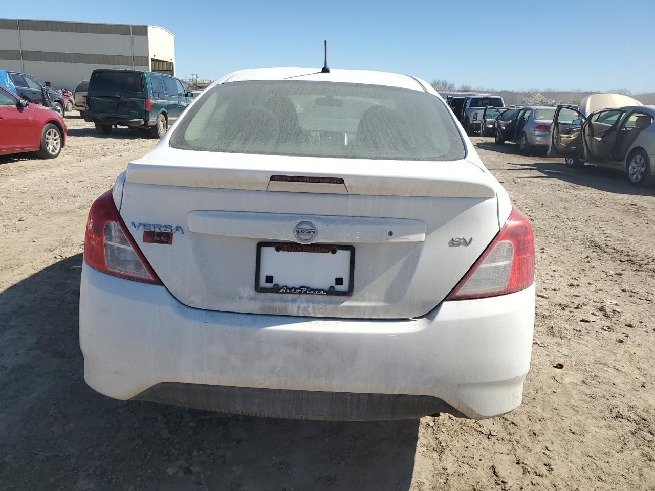 2017 NISSAN VERSA
