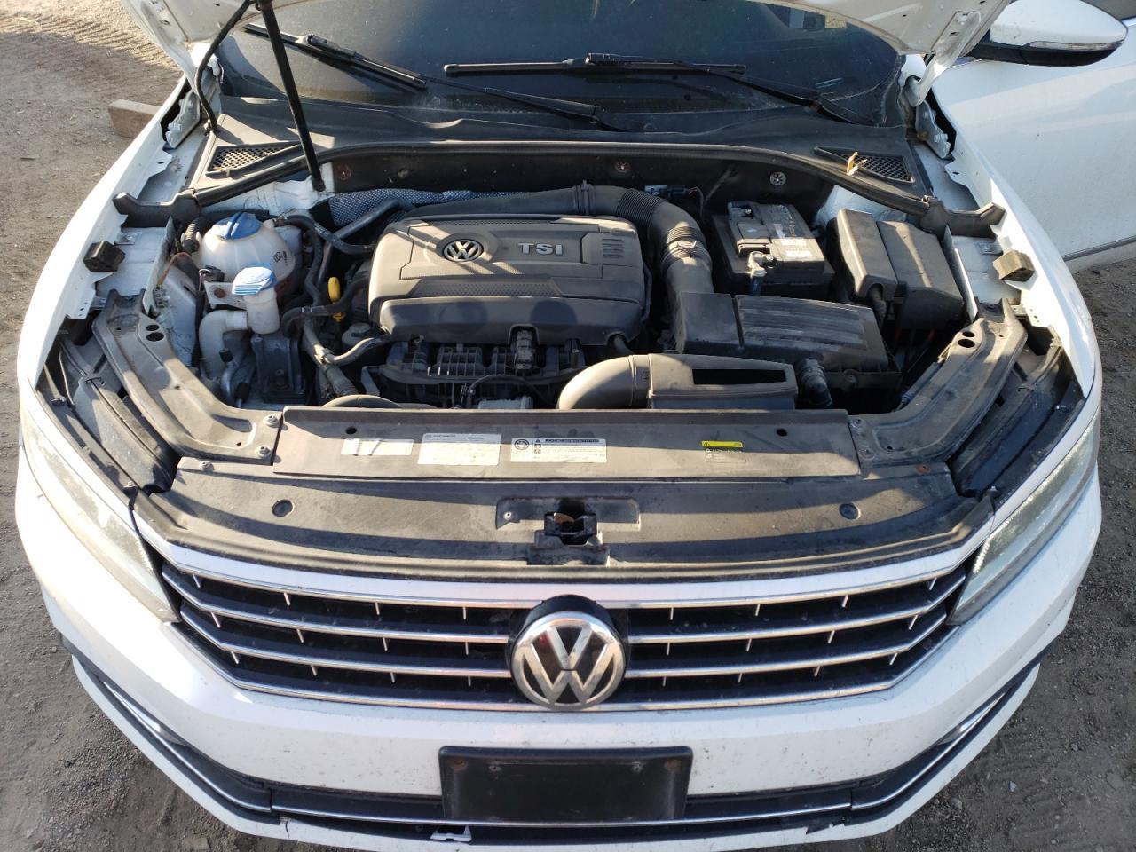 2017 VOLKSWAGEN Passat