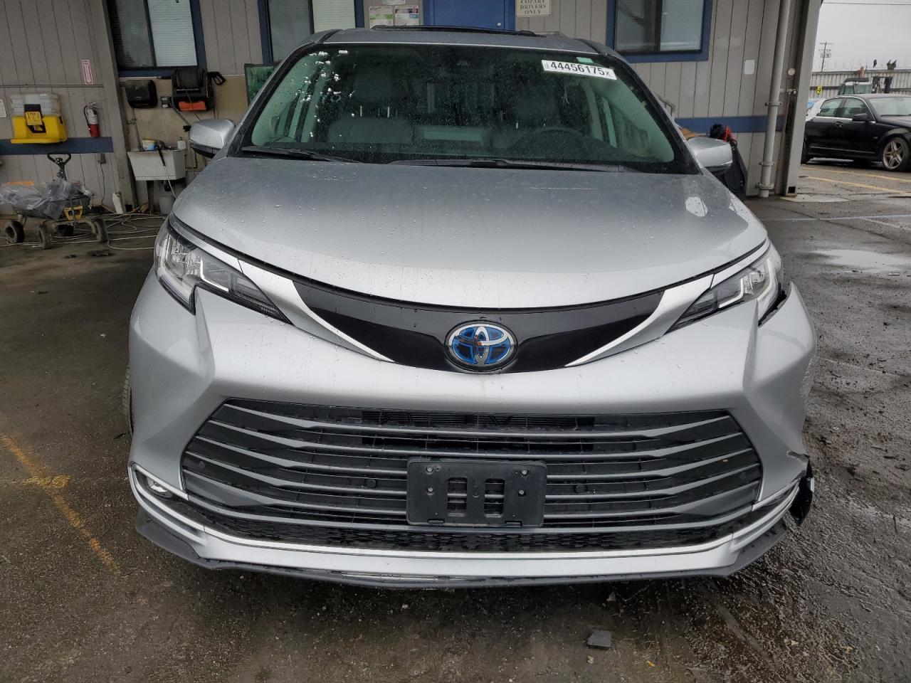 2023 TOYOTA SIENNA