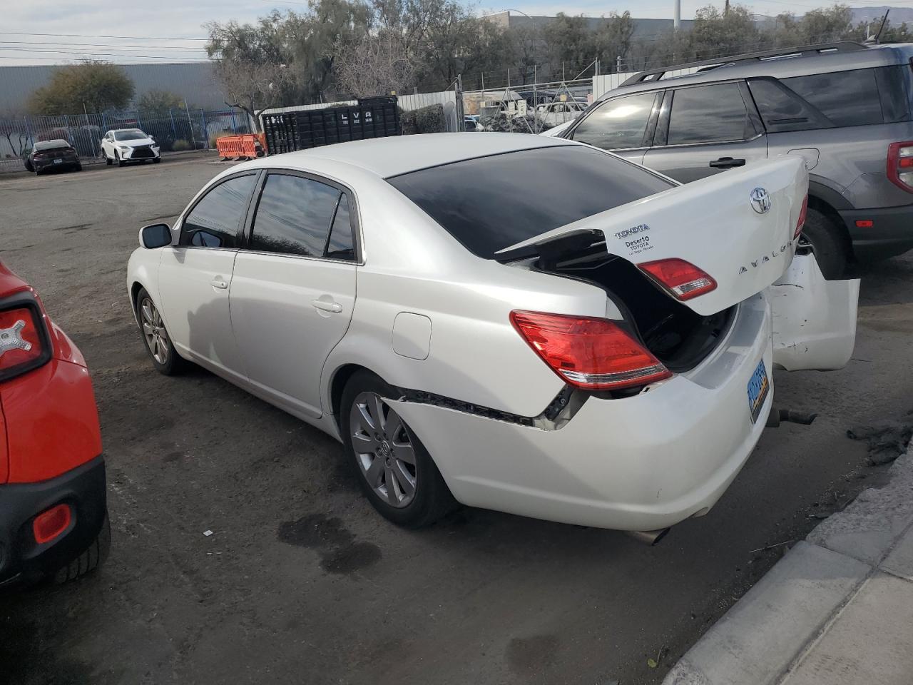 2005 TOYOTA Avalon