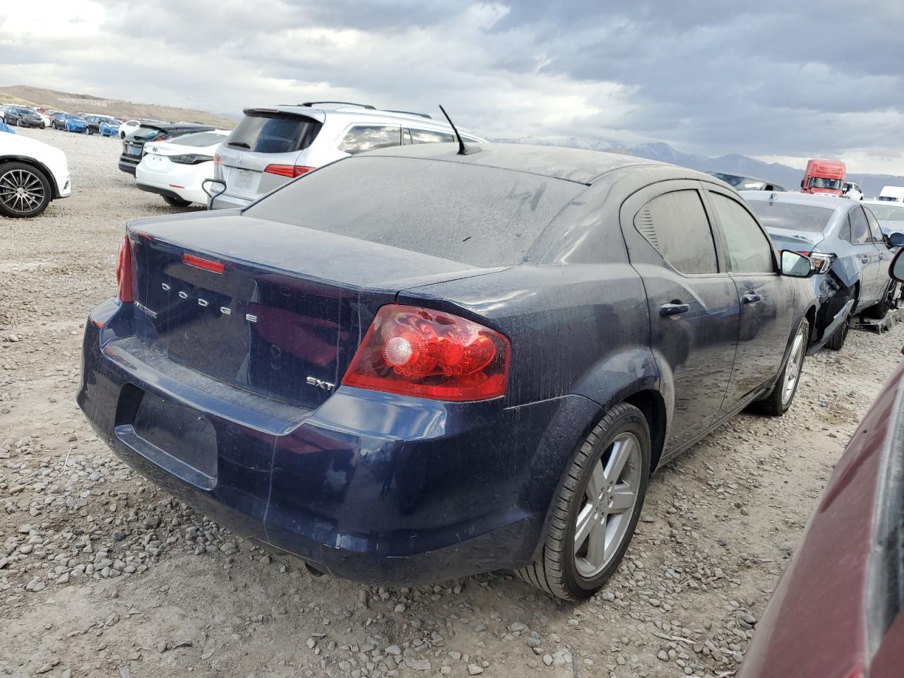 2013 DODGE Avenger
