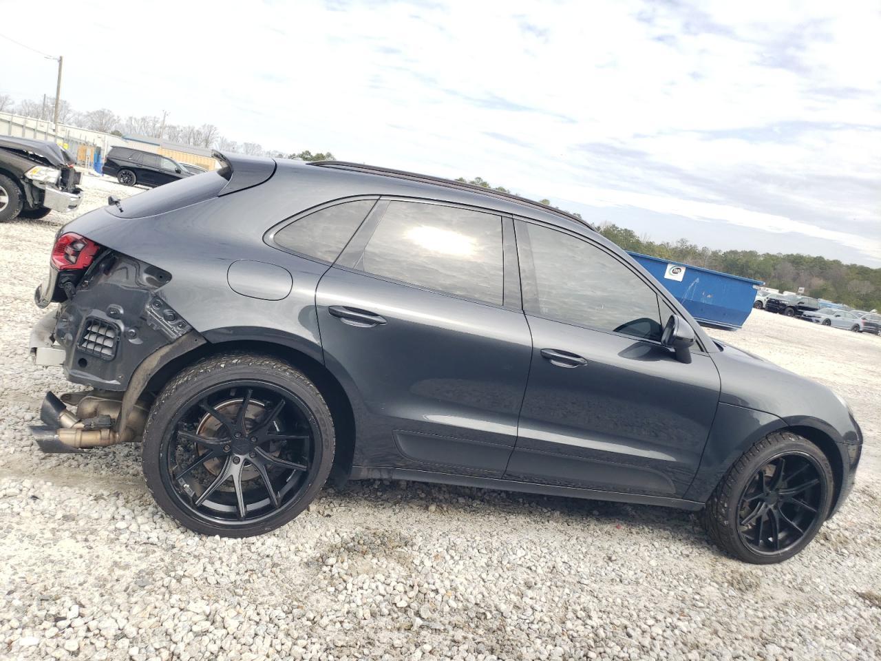 2018 PORSCHE Macan