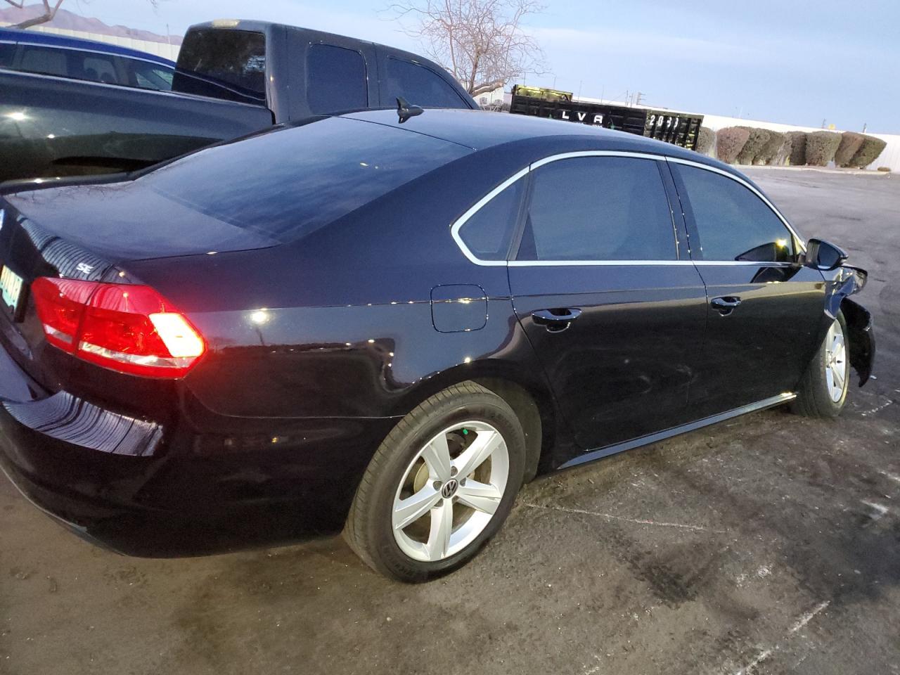 2012 VOLKSWAGEN Passat