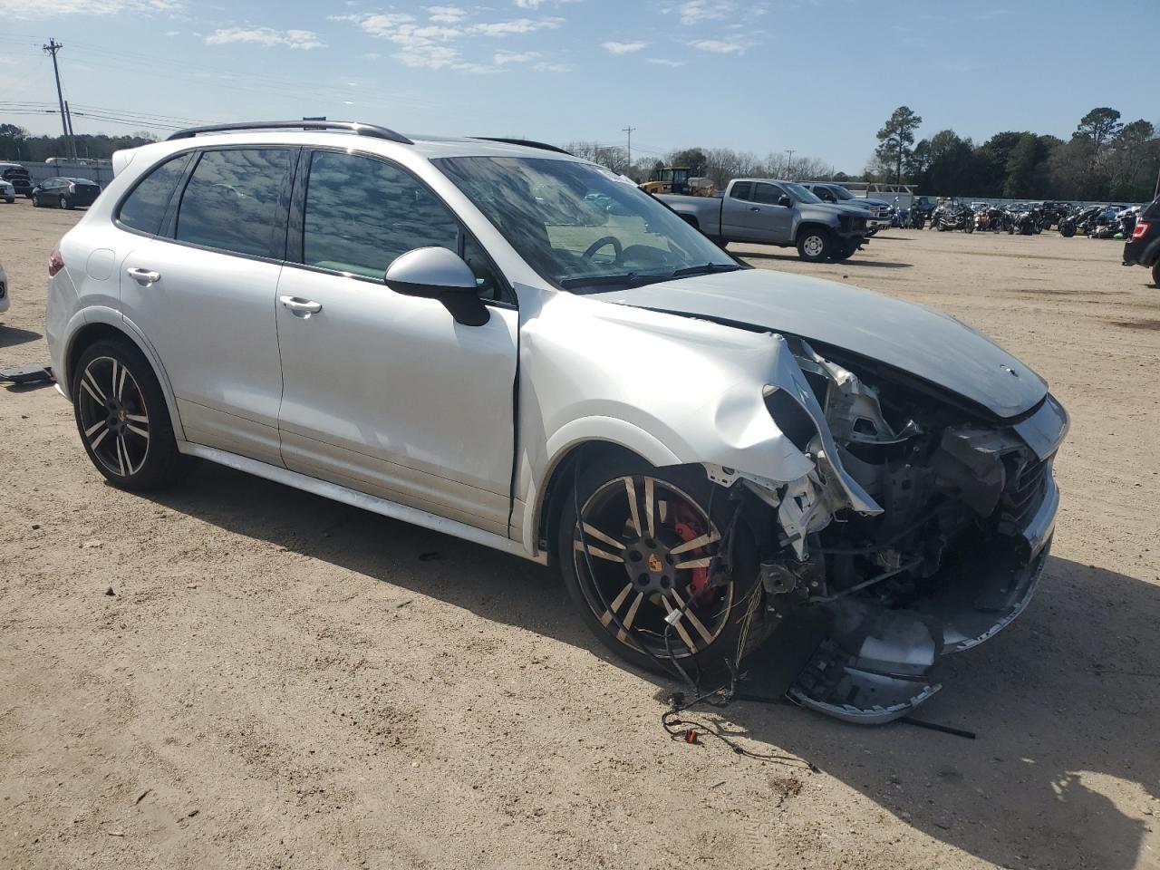 2014 PORSCHE CAYENNE