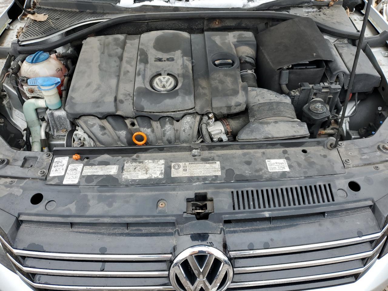 2012 VOLKSWAGEN Passat