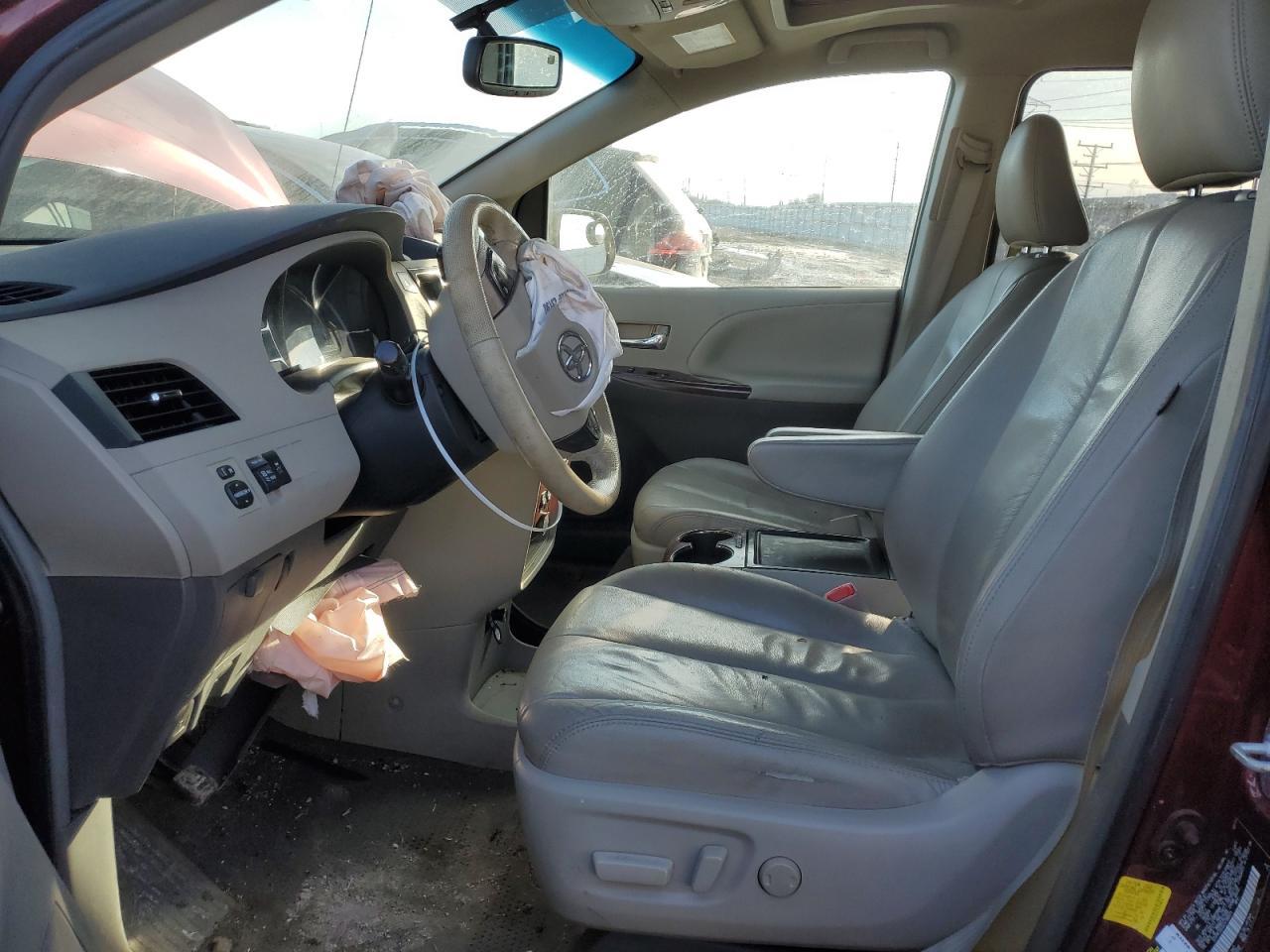 2012 TOYOTA SIENNA