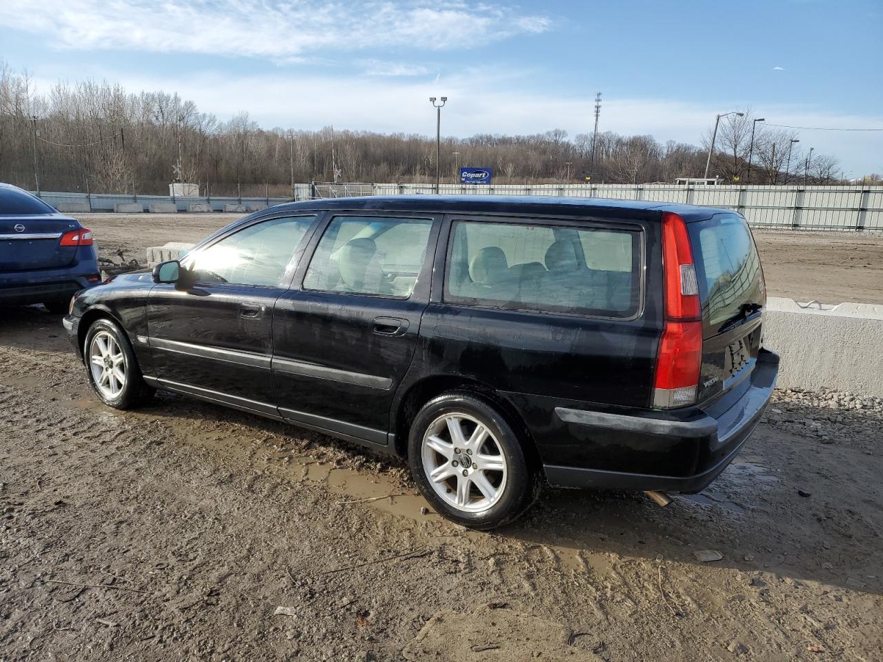 2003 VOLVO V70