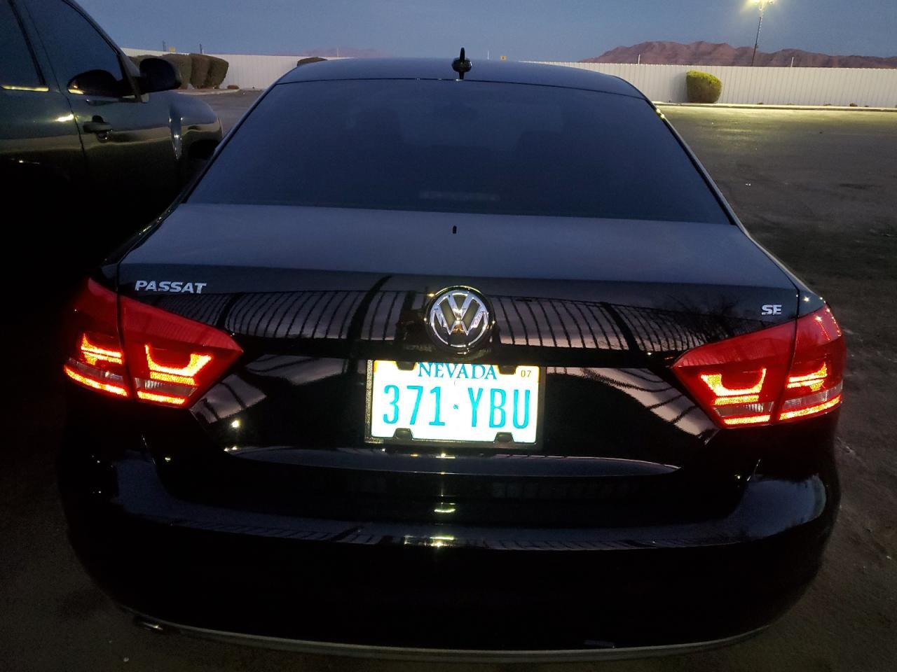 2012 VOLKSWAGEN Passat