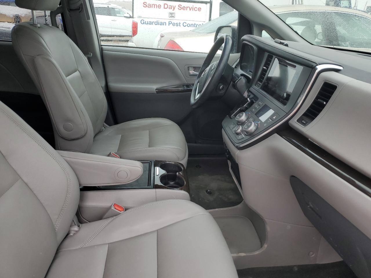 2017 TOYOTA SIENNA