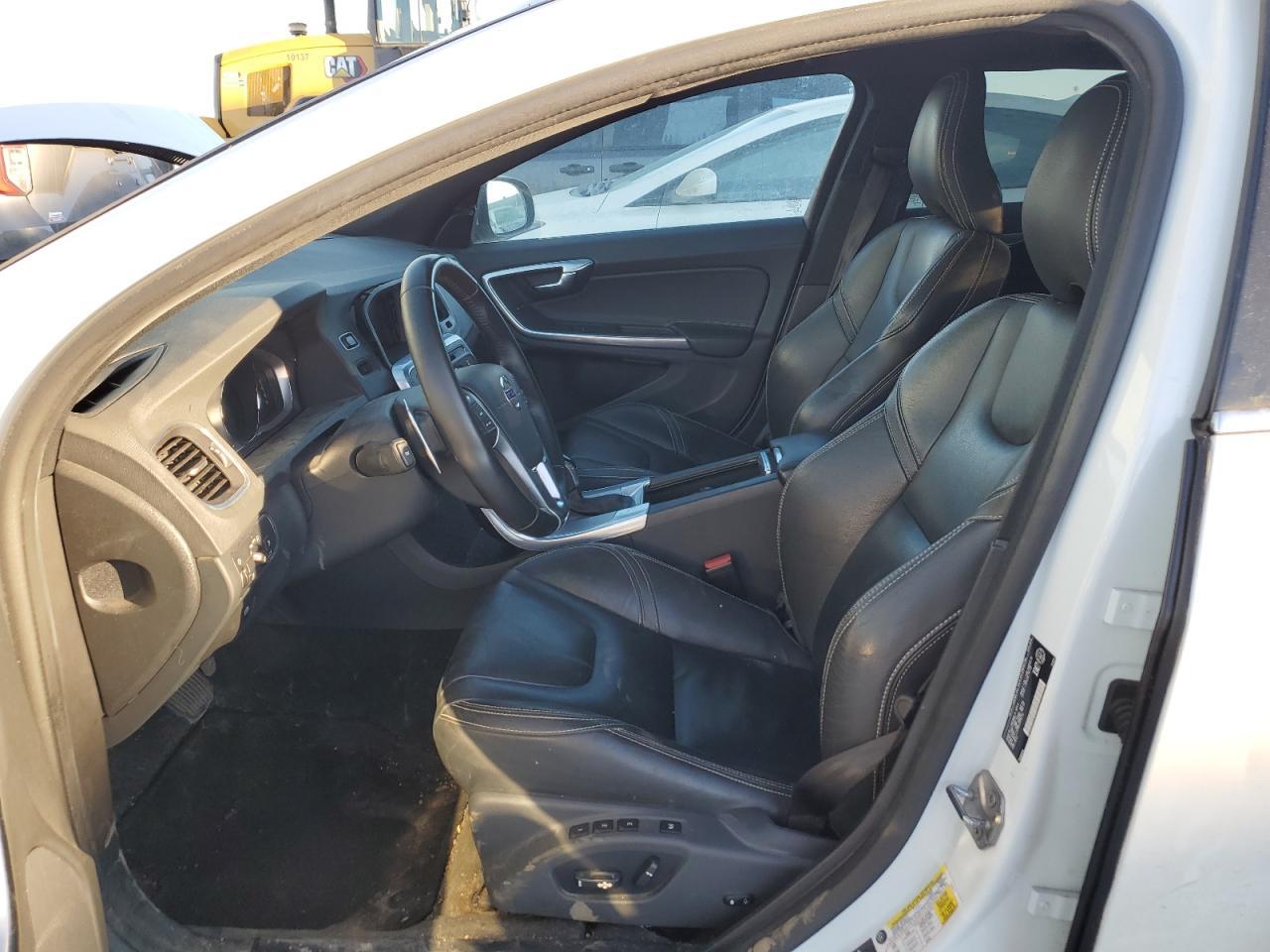 2017 VOLVO V60
