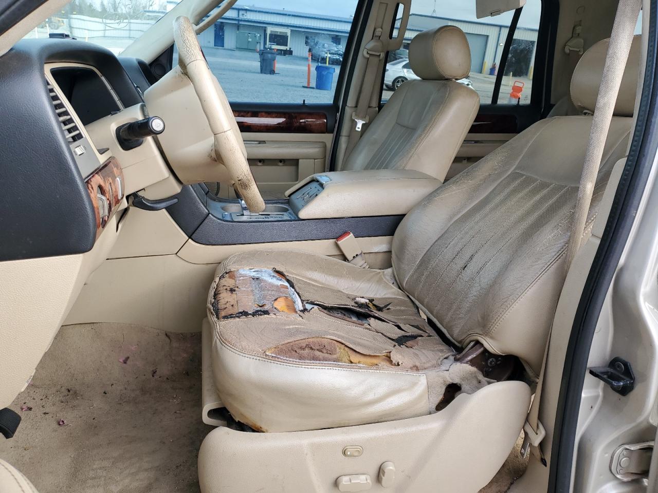2005 LINCOLN Navigator