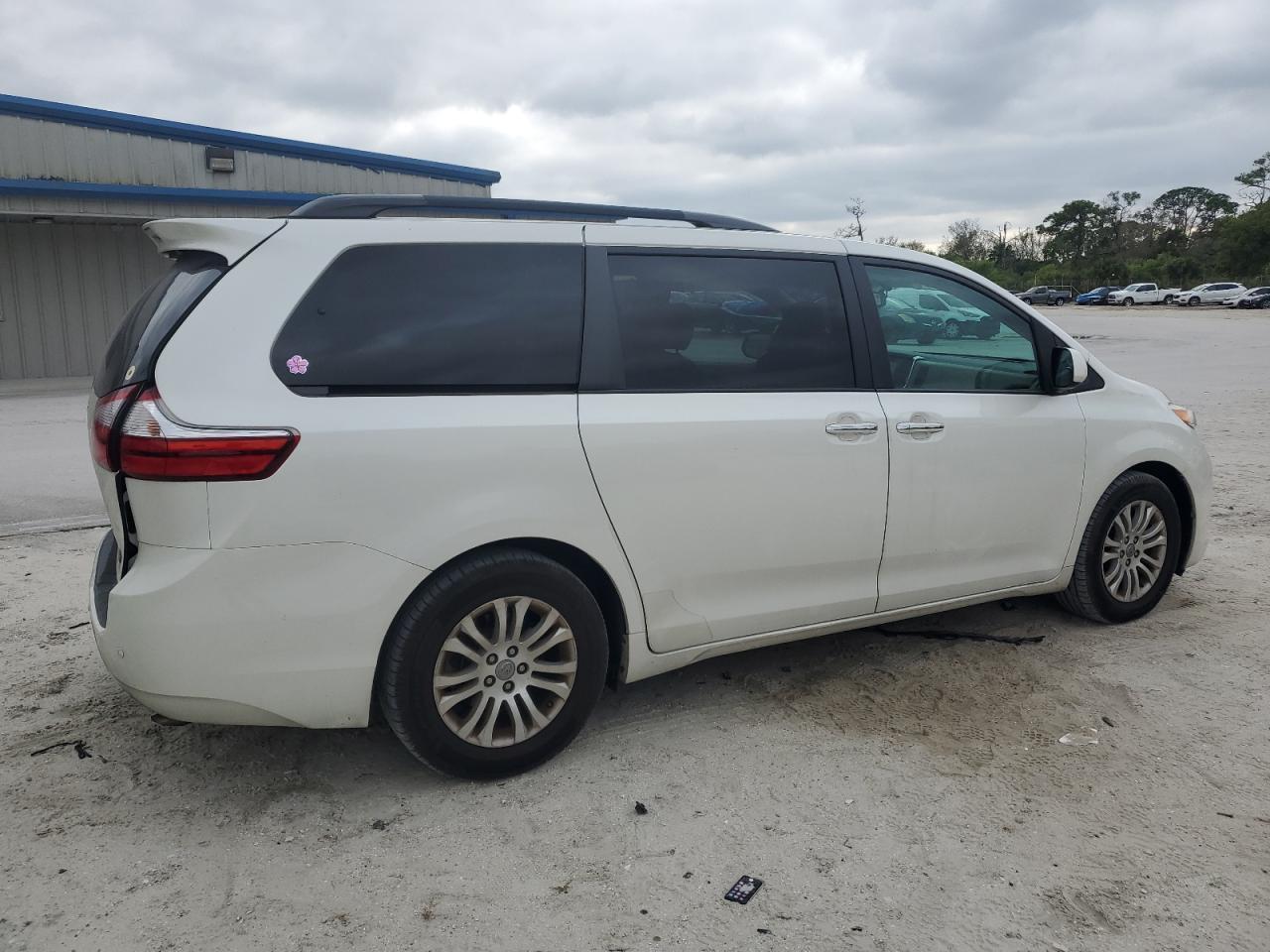 2017 TOYOTA SIENNA
