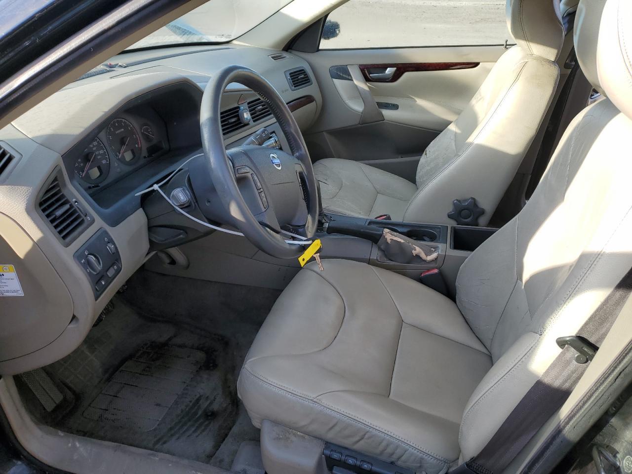 2003 VOLVO V70