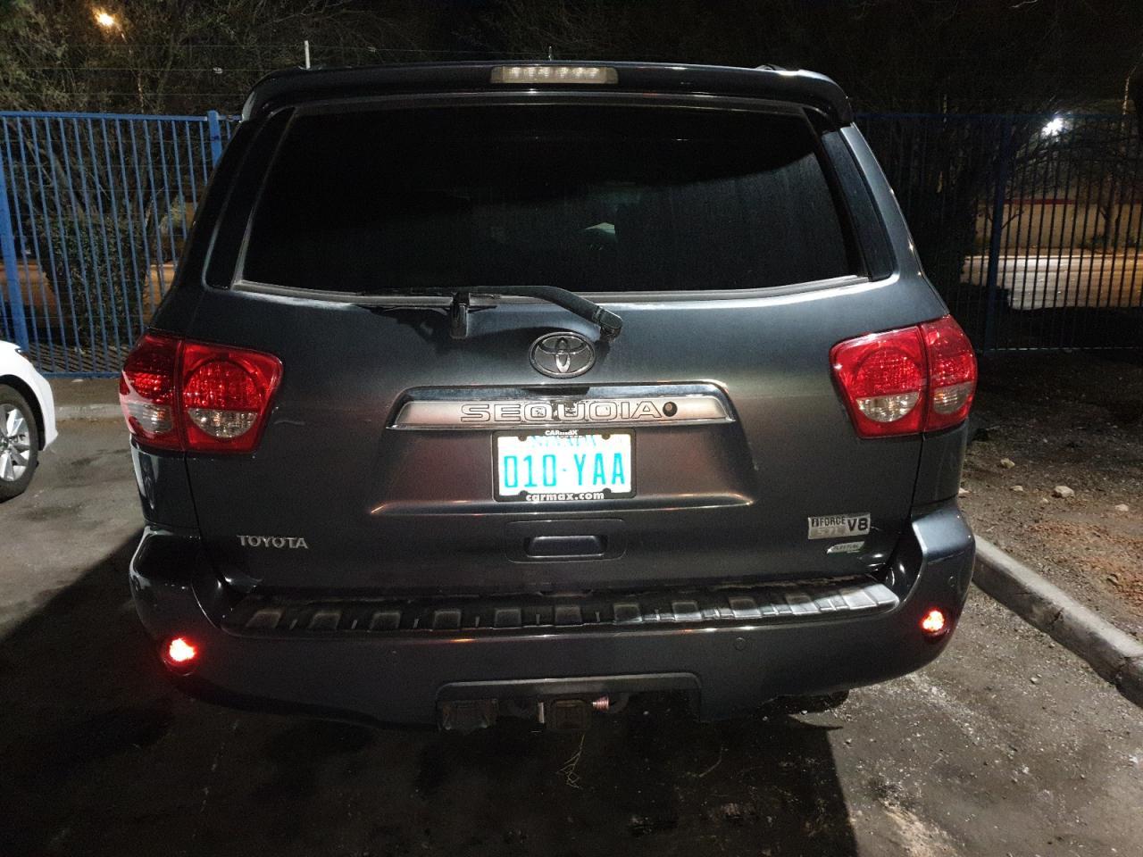 2010 TOYOTA Sequoia